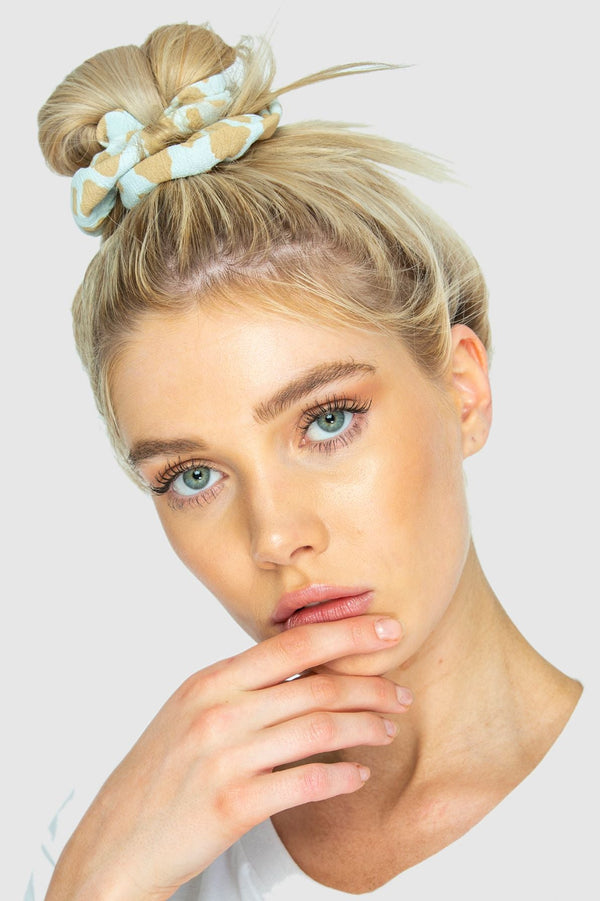 SCRUNCHIES - Giraffe Powder Blue